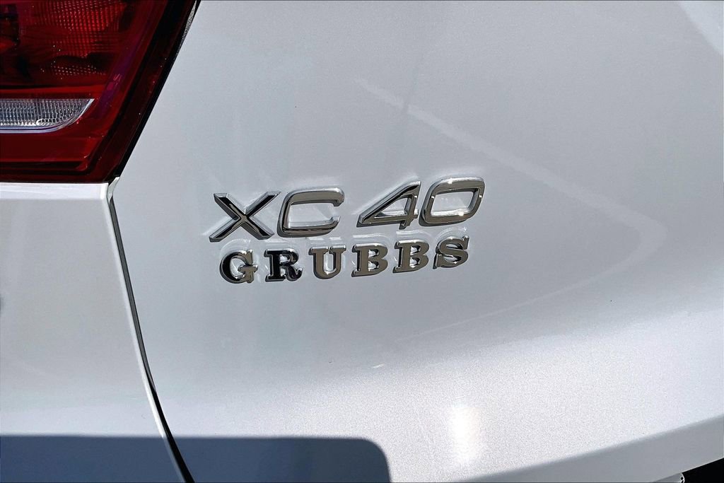 Used 2021 Volvo XC40 T5 Momentum w/ Premium Package image 38
