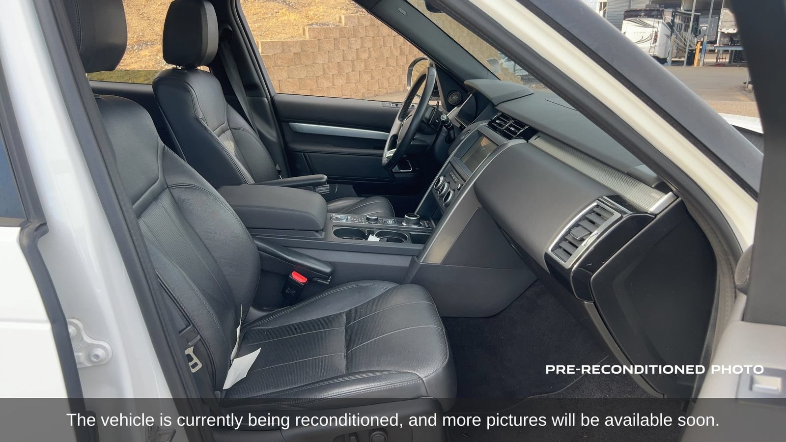 Used 2020 Land Rover Discovery Landmark AWD/4WD image 13
