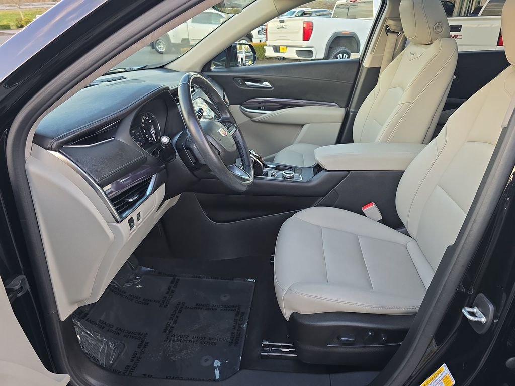 Used 2021 Cadillac XT4 Luxury w/ Cold Weather Package image 22