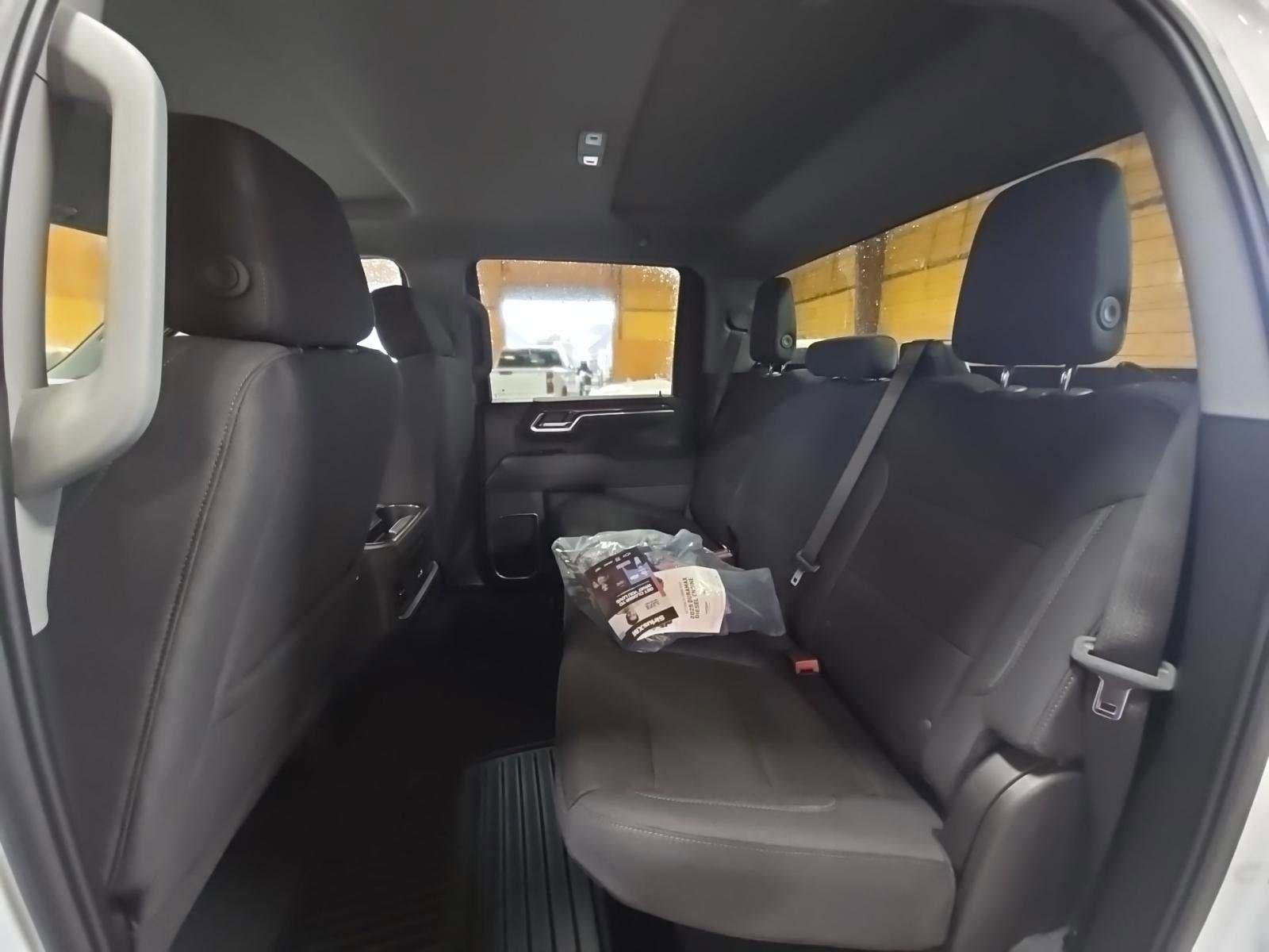 Used 2025 Chevrolet Silverado 2500 LT w/ Convenience Package image 7