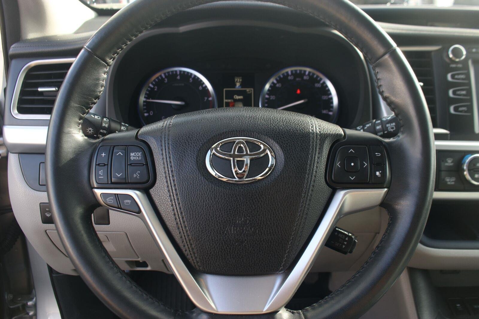 Used 2015 Toyota Highlander XLE FWD image 17