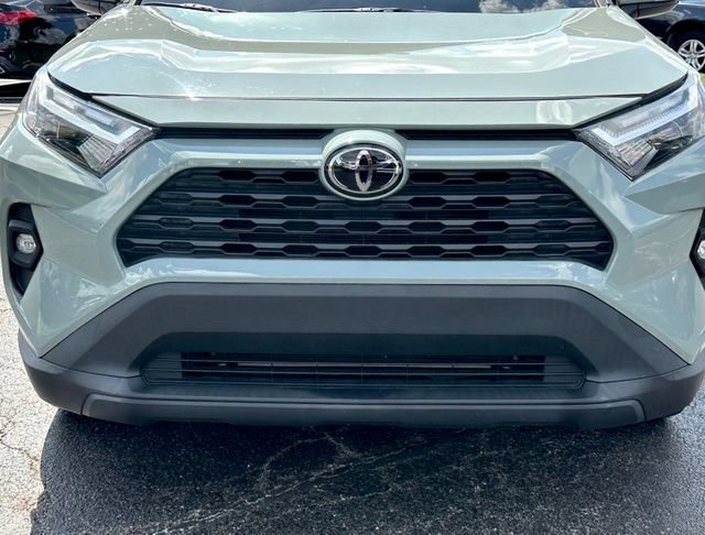 Used 2022 Toyota RAV4 XLE Premium AWD/4WD image 4