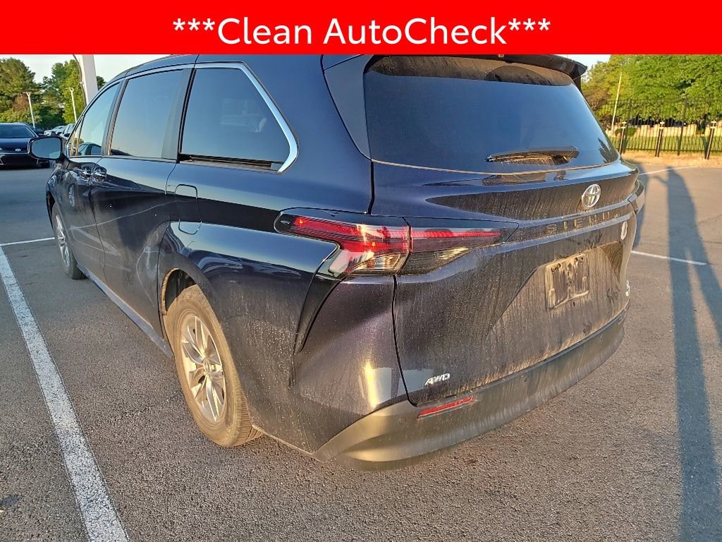 Used 2024 Toyota Sienna XLE AWD/4WD image 4