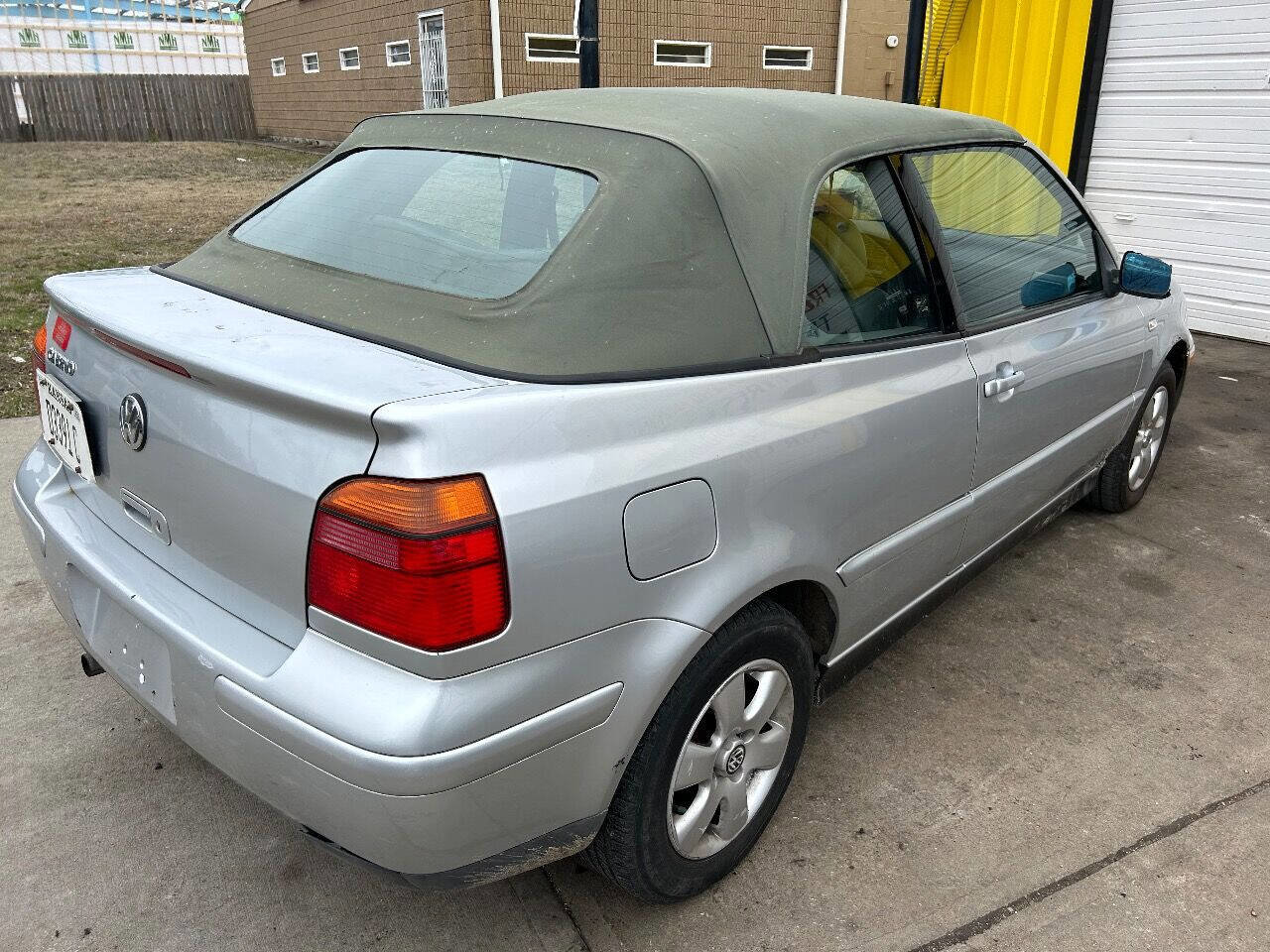 Used 2002 Volkswagen Cabrio GLX image 6