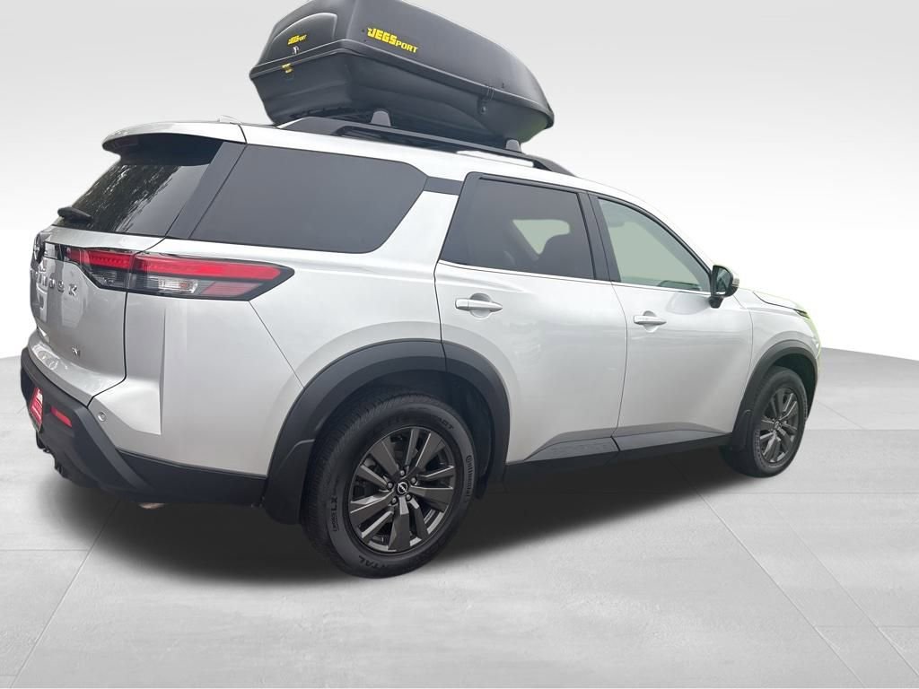 Used 2022 Nissan Pathfinder SV w/ SV Premium Package image 16