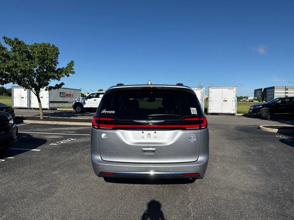 Used 2021 Chrysler Pacifica Touring w/ Uconnect Theater Family Group FWD image 7