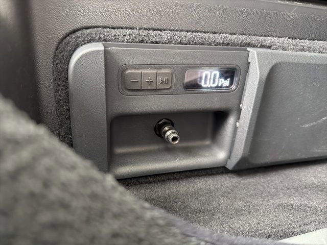 Used 2024 Rivian R1S Adventure image 17