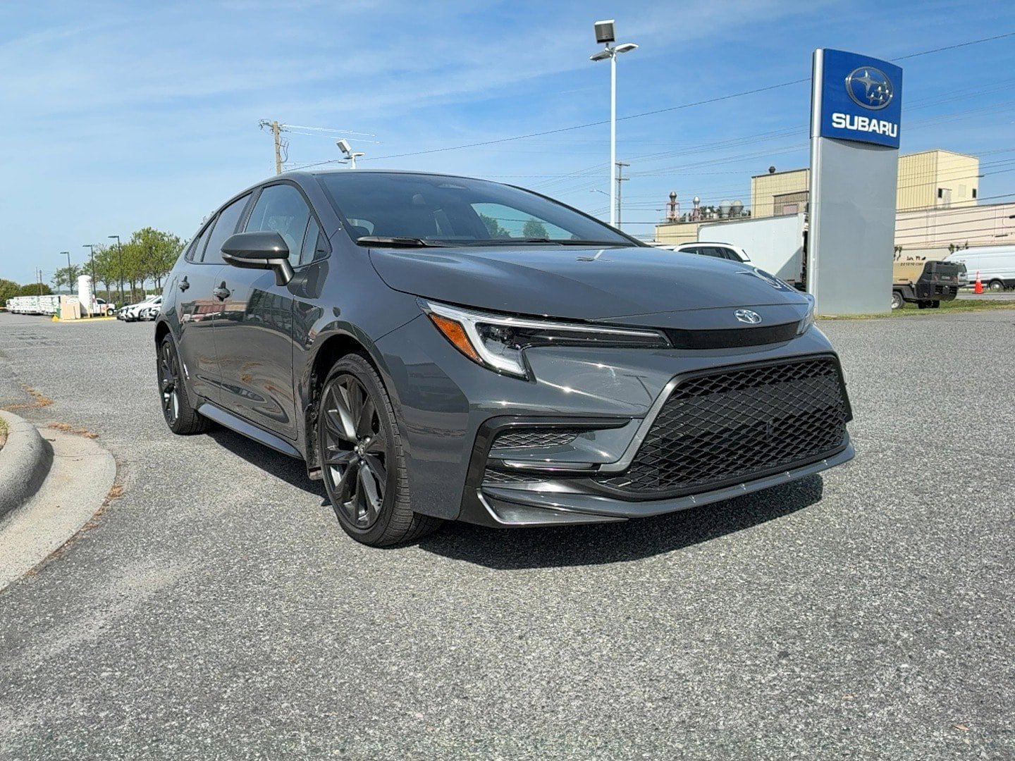 Used 2025 Toyota Corolla SE image 2