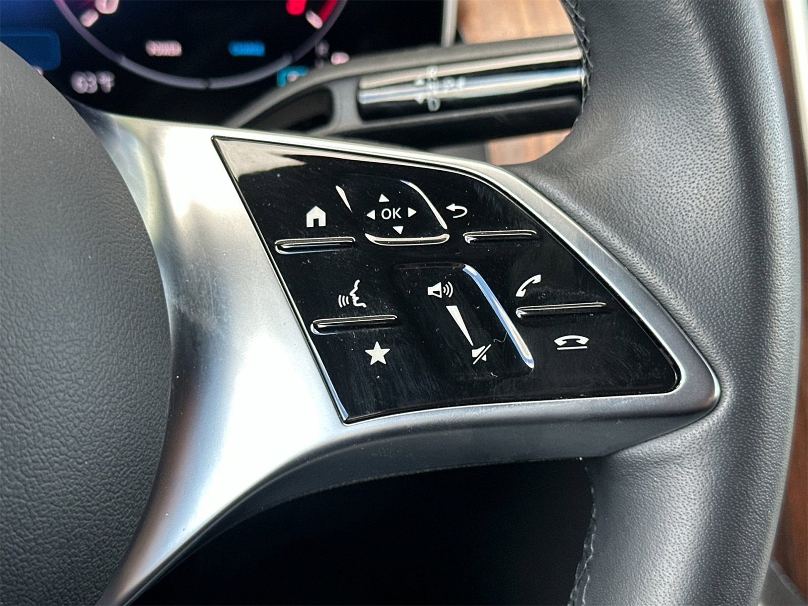 Certified 2025 Mercedes-Benz GLC 300 image 28