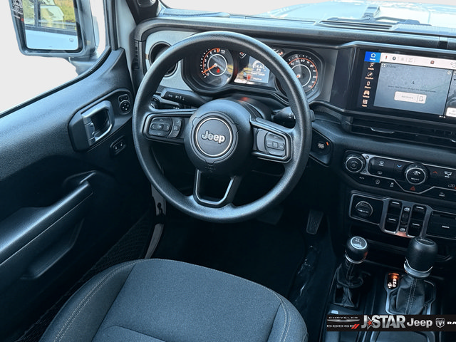 Used 2025 Jeep Gladiator Sport AWD/4WD image 15