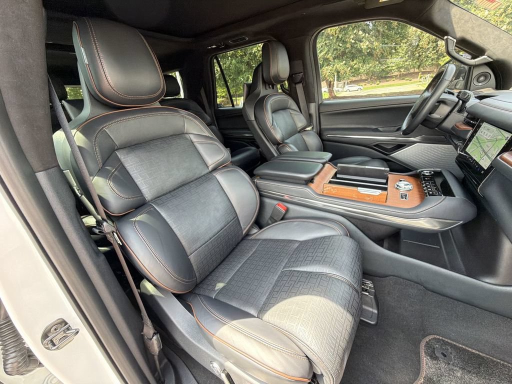Used 2025 Lincoln Navigator L Black Label AWD/4WD image 31