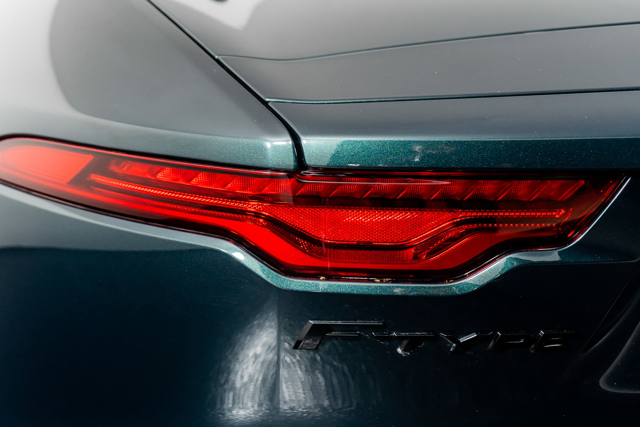 Used 2023 Jaguar F-TYPE R image 9