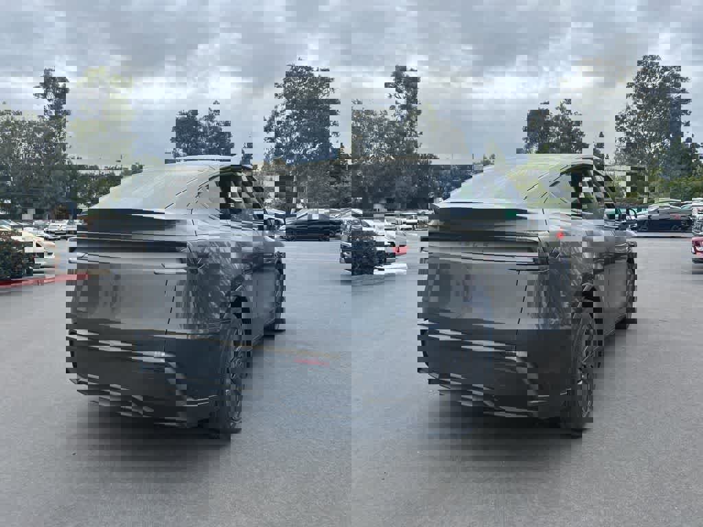 Used 2026 Tesla Model Y 2WD image 3