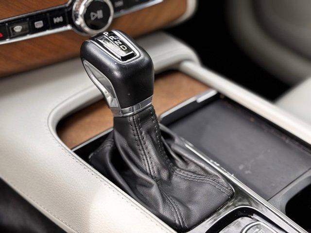 Used 2021 Volvo XC90 T6 Momentum image 15