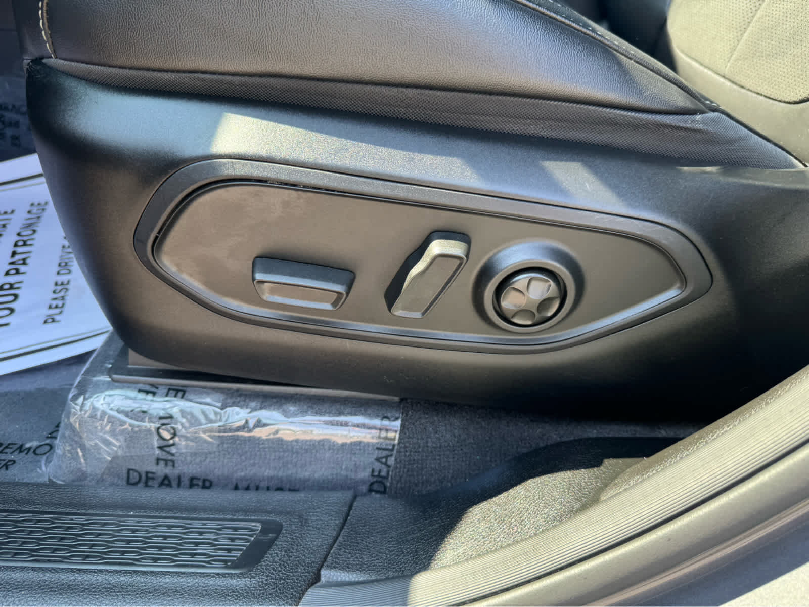Used 2022 Jeep Grand Cherokee L Laredo AWD/4WD image 11