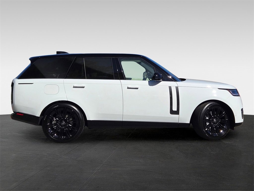 New 2025 Land Rover Range Rover SE image 3