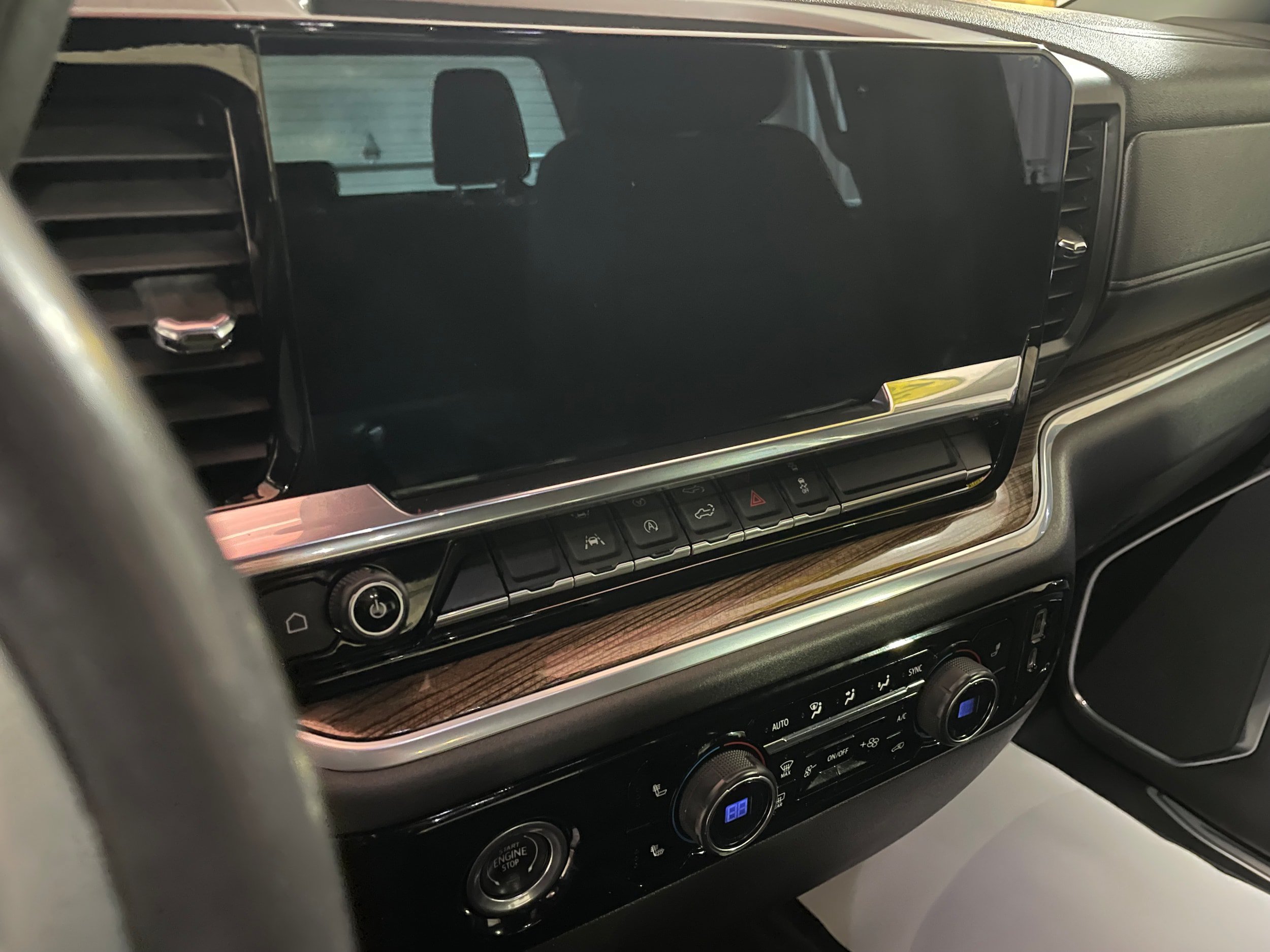 Used 2022 Chevrolet Silverado 1500 LT AWD/4WD image 12
