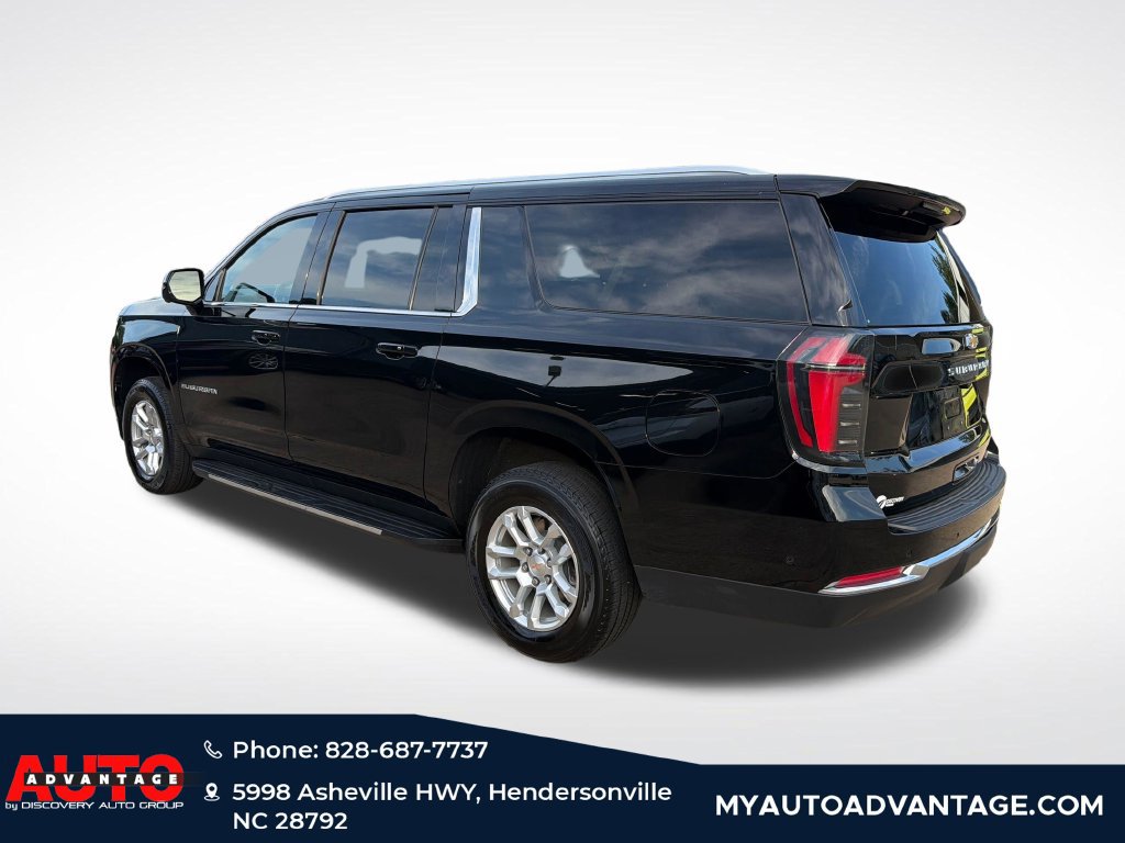 Used 2025 Chevrolet Suburban LT AWD/4WD image 5