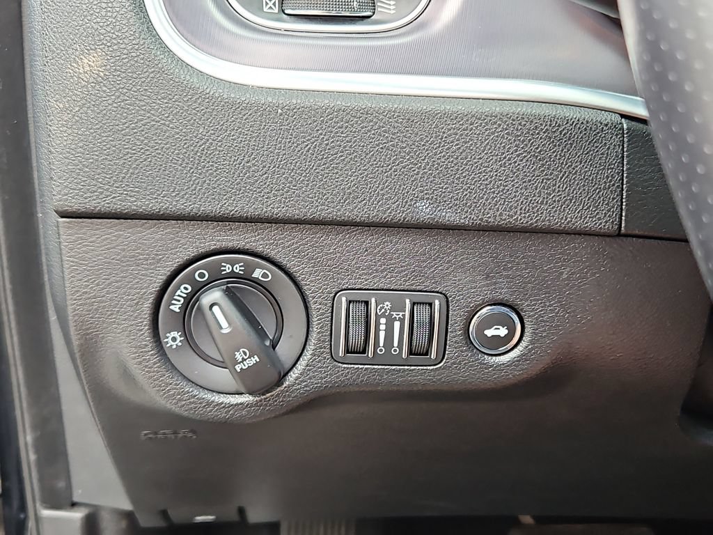 Used 2020 Dodge Charger SXT AWD/4WD image 15