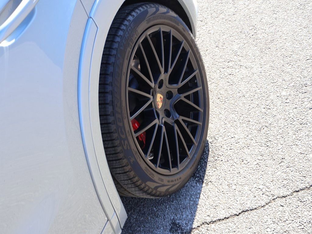 Used 2023 Porsche Cayenne GTS AWD/4WD image 38