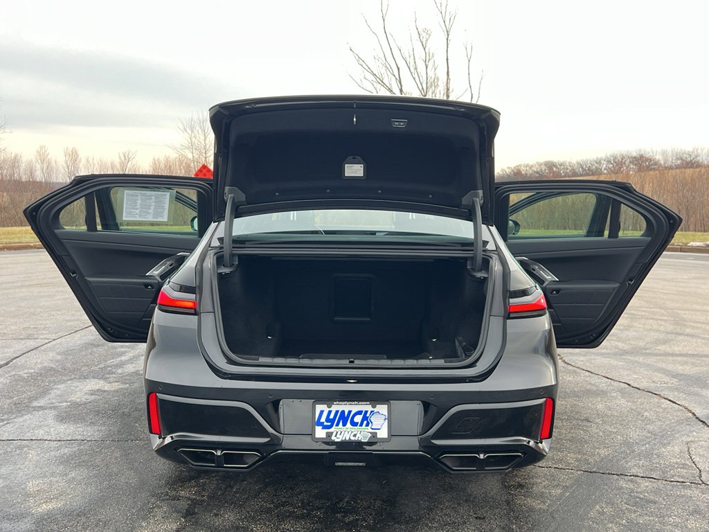 Used 2023 BMW 760i xDrive image 40