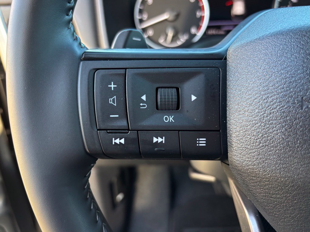 Certified 2026 Nissan Rogue SV FWD image 15