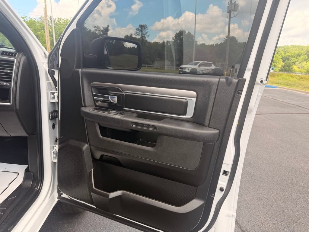 Used 2024 RAM 1500 Warlock AWD/4WD image 35