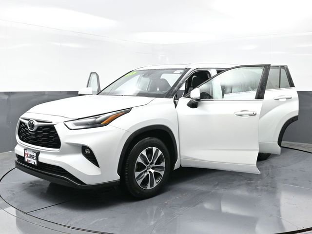 Used 2023 Toyota Highlander XLE FWD image 61