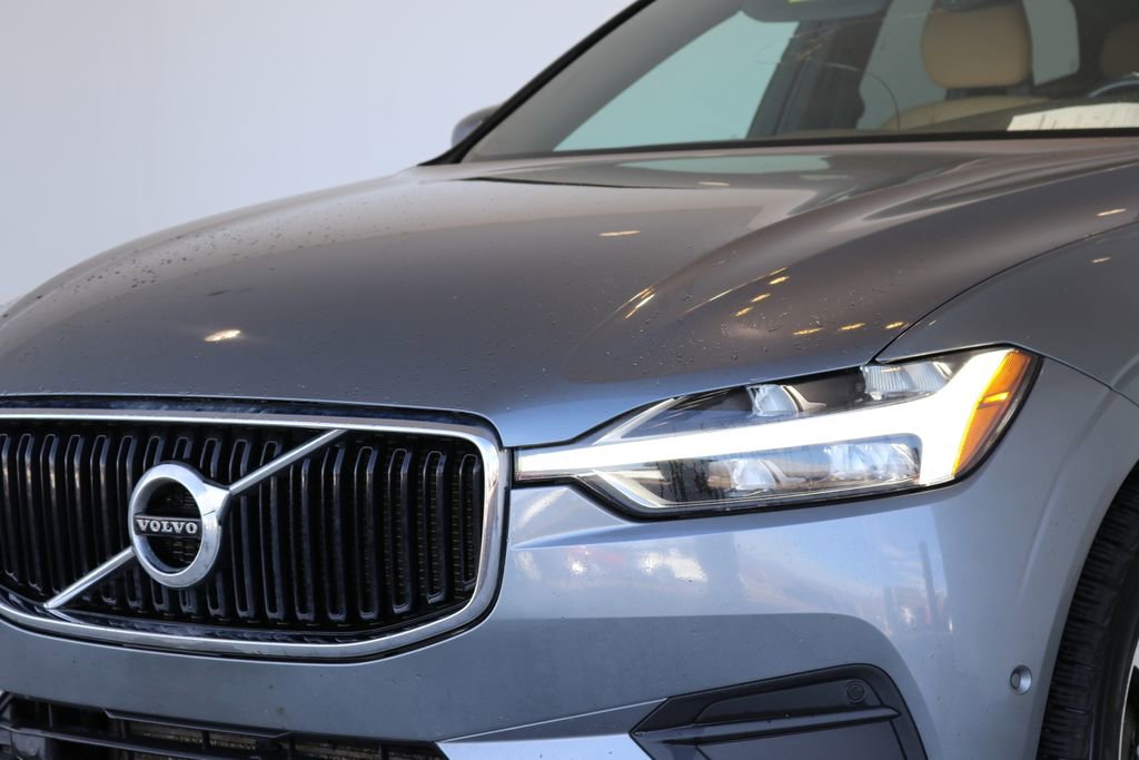 Used 2018 Volvo XC60 T6 Momentum w/ Vision Package image 11