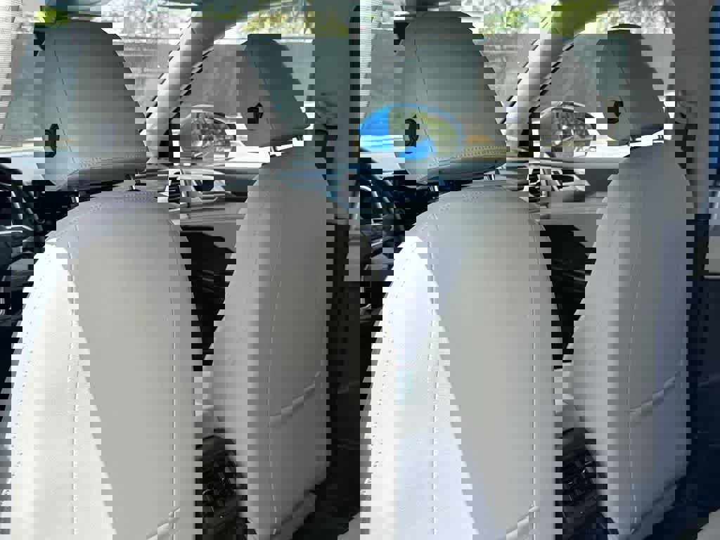 Used 2025 Volkswagen Taos SE image 23