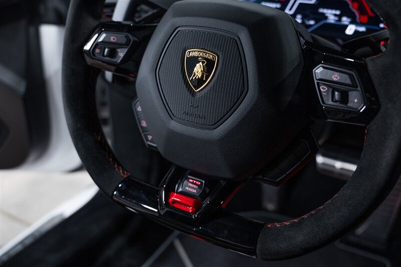 Used 2022 Lamborghini Huracan STO RWD image 48