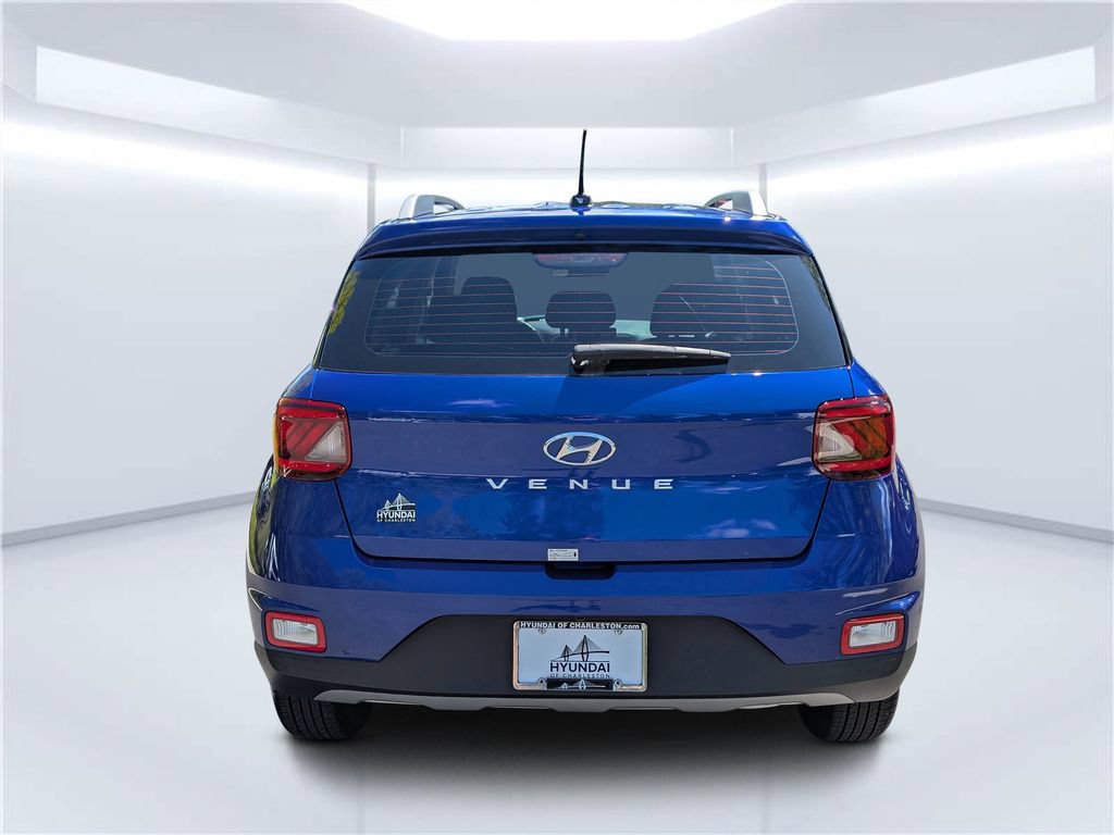 Certified 2025 Hyundai Venue SEL FWD image 4