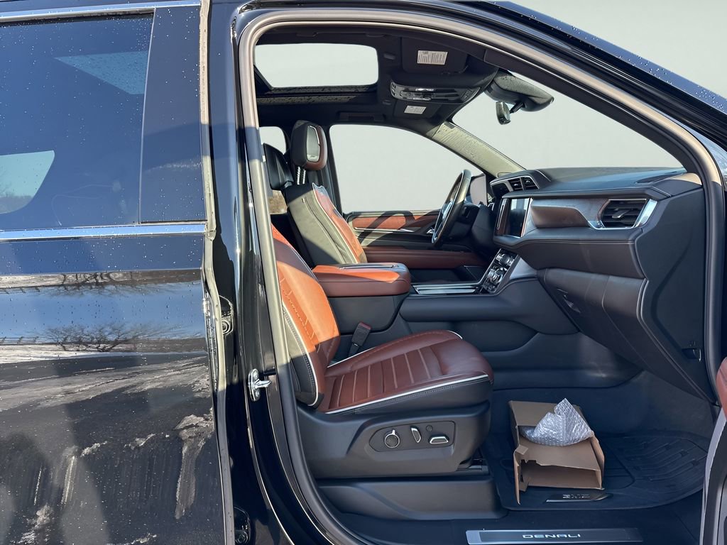 Used 2024 GMC Yukon Denali Ultimate image 10