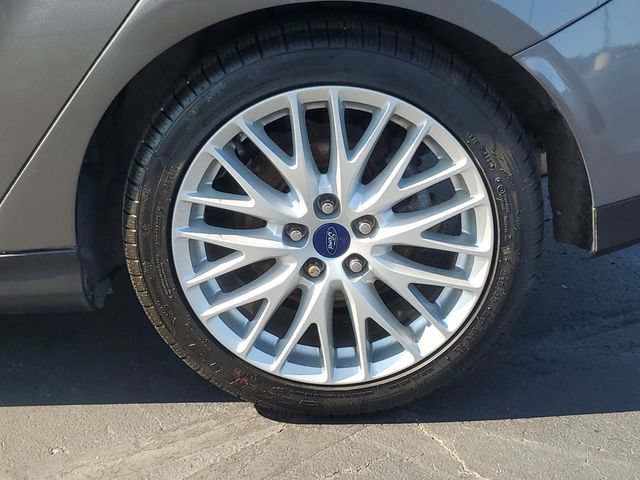 Used 2014 Ford Focus Titanium w/ Luxury Package FWD image 8