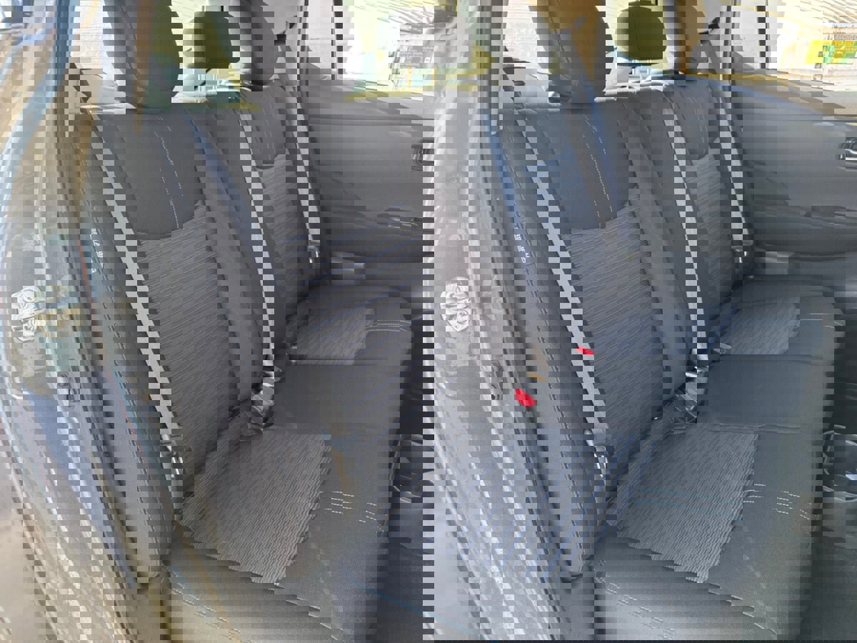 Used 2024 Nissan Leaf S image 18