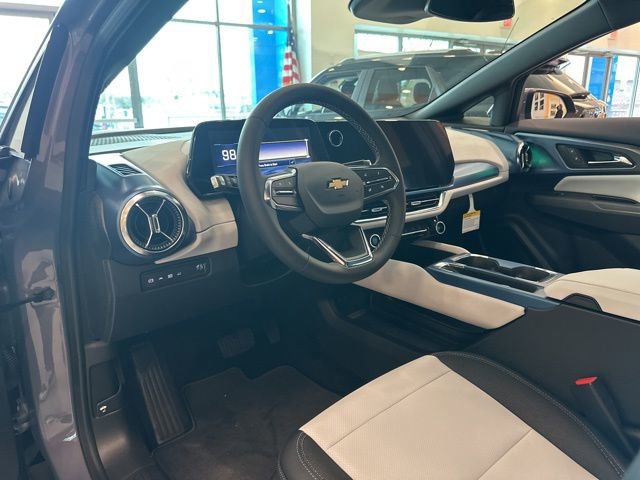 New 2026 Chevrolet Equinox EV LT image 11