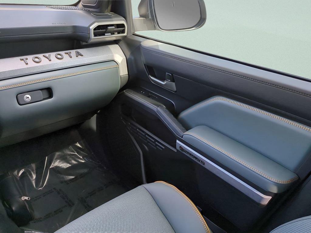 Used 2025 Toyota Tacoma Trailhunter image 16
