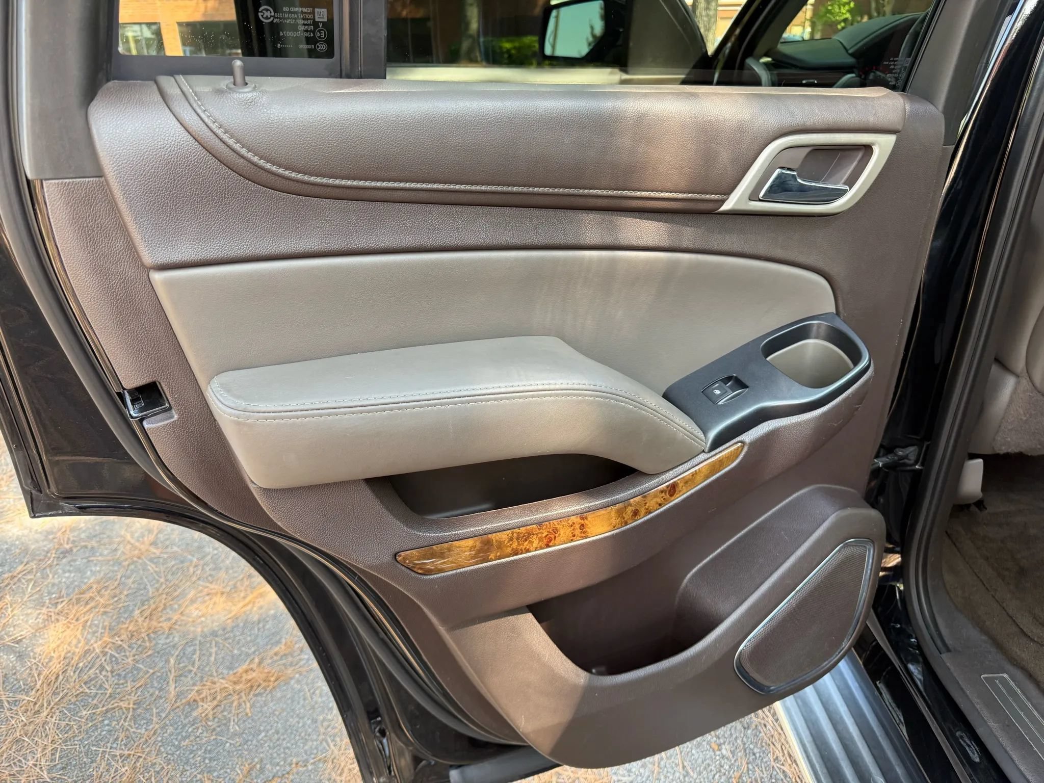 Used 2015 GMC Yukon Denali w/ Open Road Package AWD/4WD image 11