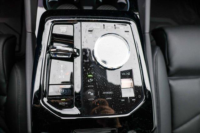 Used 2025 BMW 530i xDrive w/ Executive Package image 19