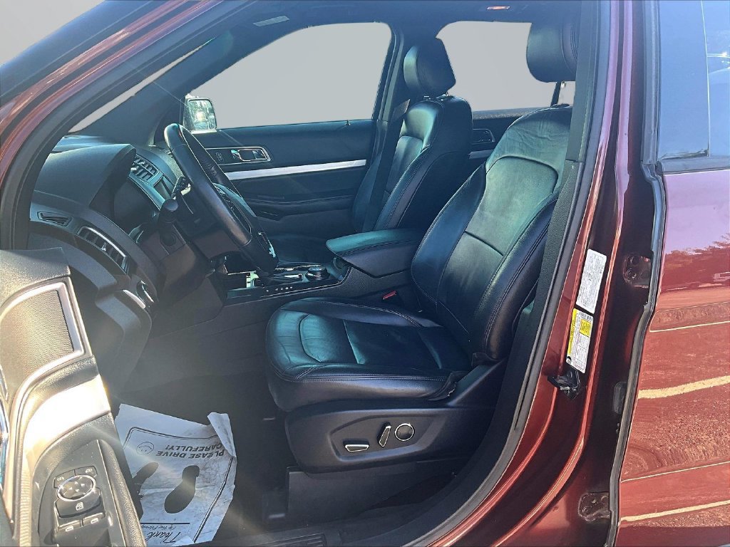 Used 2016 Ford Explorer XLT w/ Equipment Group 202A AWD/4WD image 26