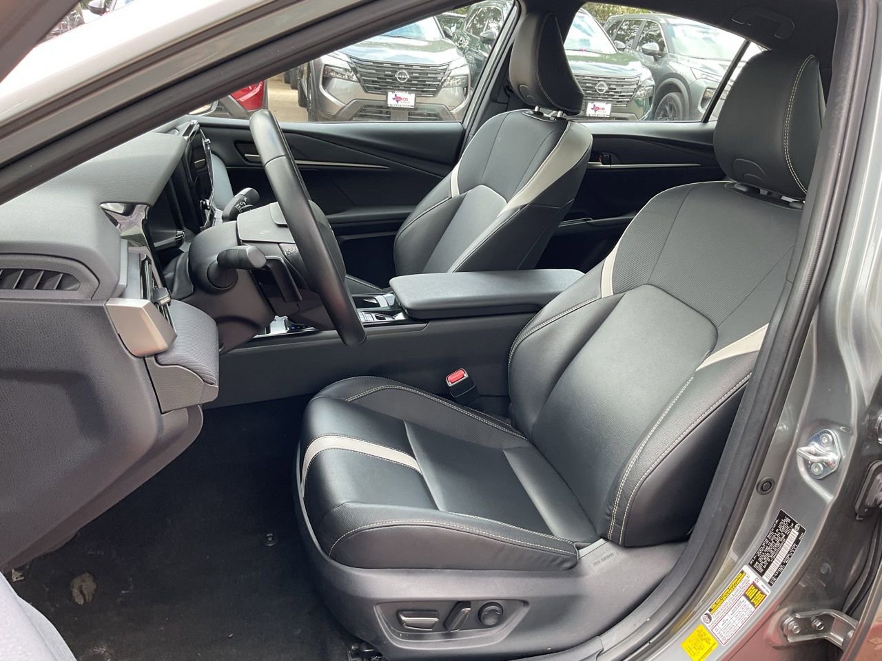 Used 2025 Toyota Camry SE image 13