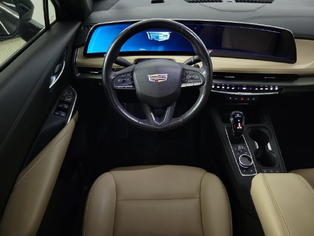 Used 2024 Cadillac XT4 Luxury w/ Cold Weather Package FWD image 10
