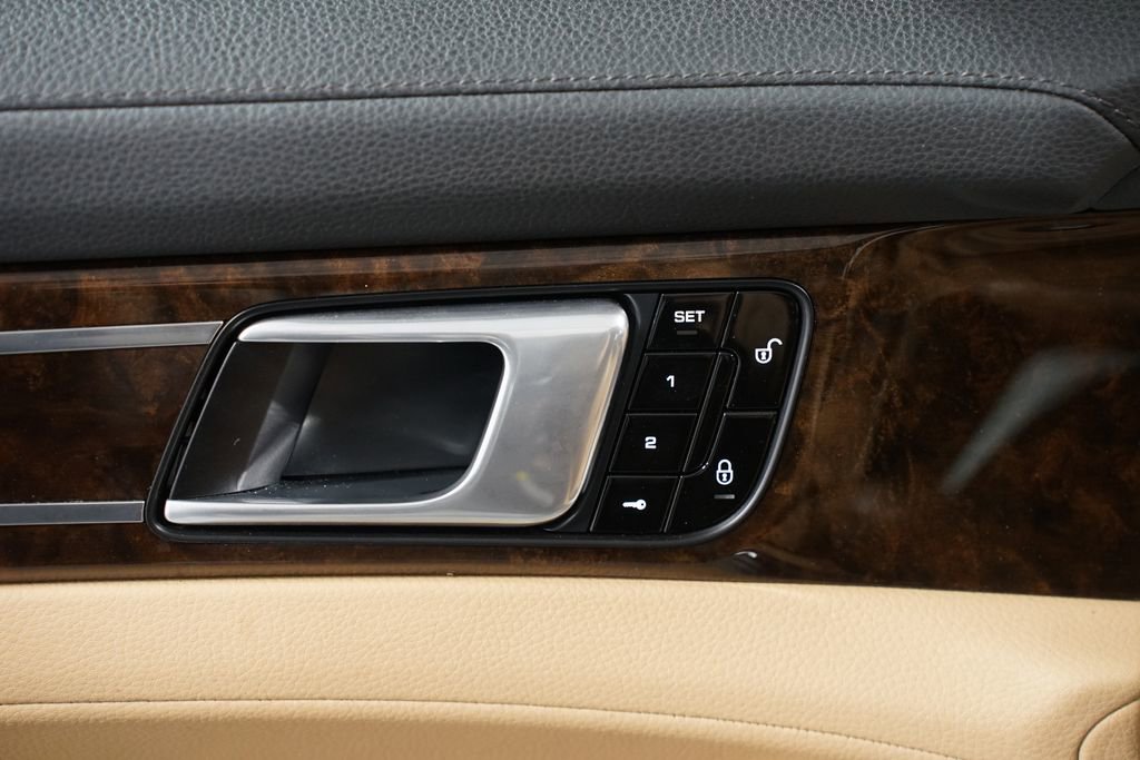Used 2018 Porsche Panamera image 30
