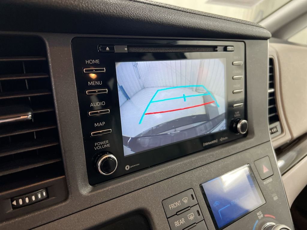 Used 2019 Toyota Sienna XLE image 15