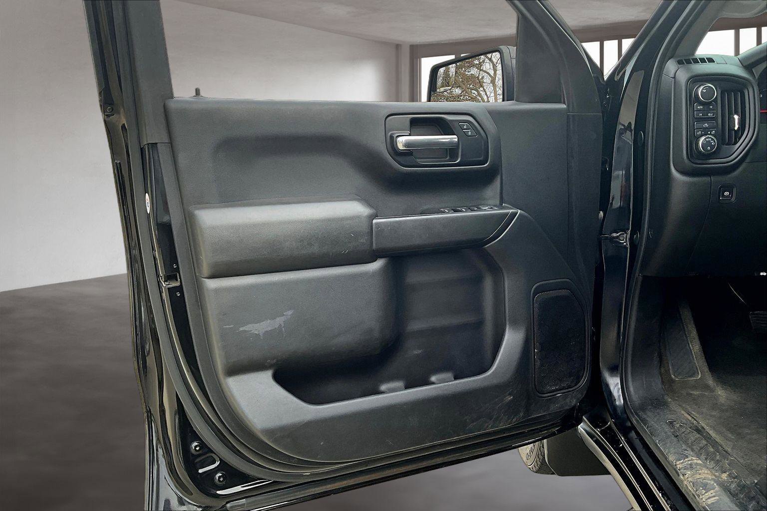 Used 2019 Chevrolet Silverado 1500 Custom w/ Trailering Package image 24