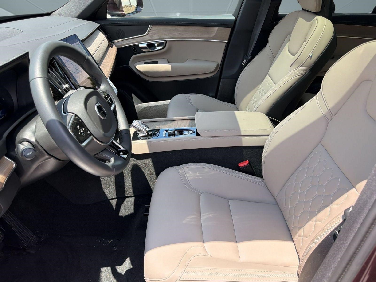 Certified 2025 Volvo XC90 B6 Core AWD/4WD image 5
