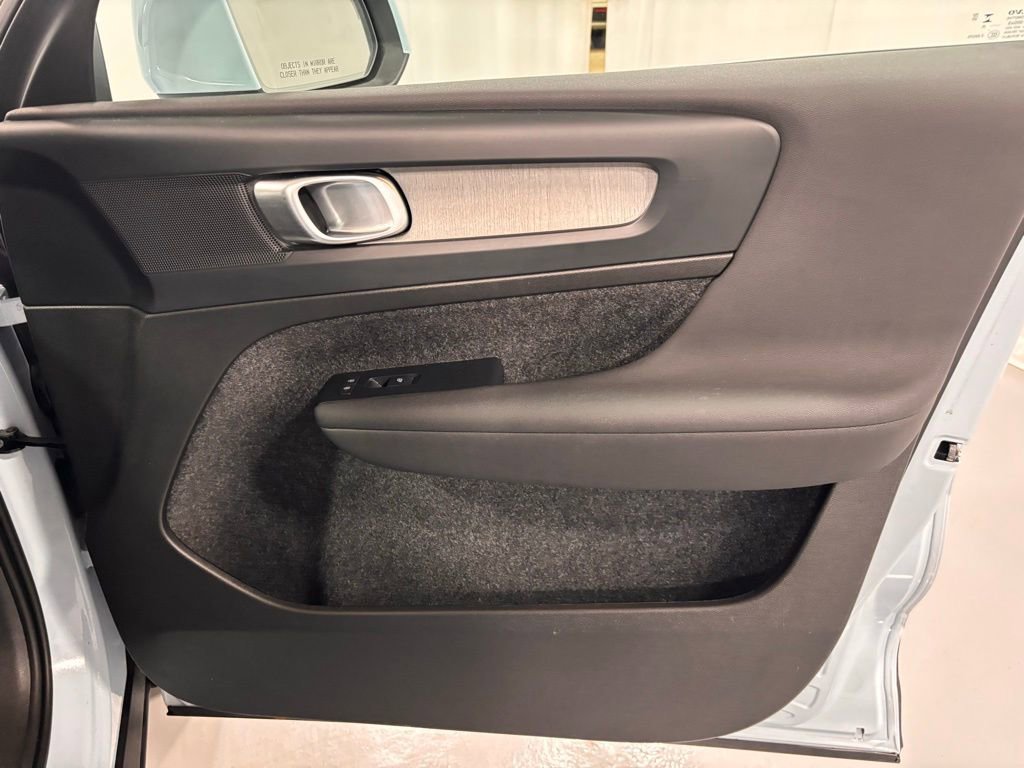 Certified 2025 Volvo XC40 B5 Core image 19