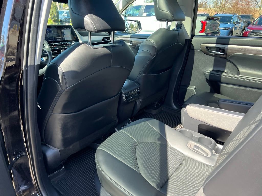 Certified 2021 Toyota Highlander Platinum AWD/4WD image 15