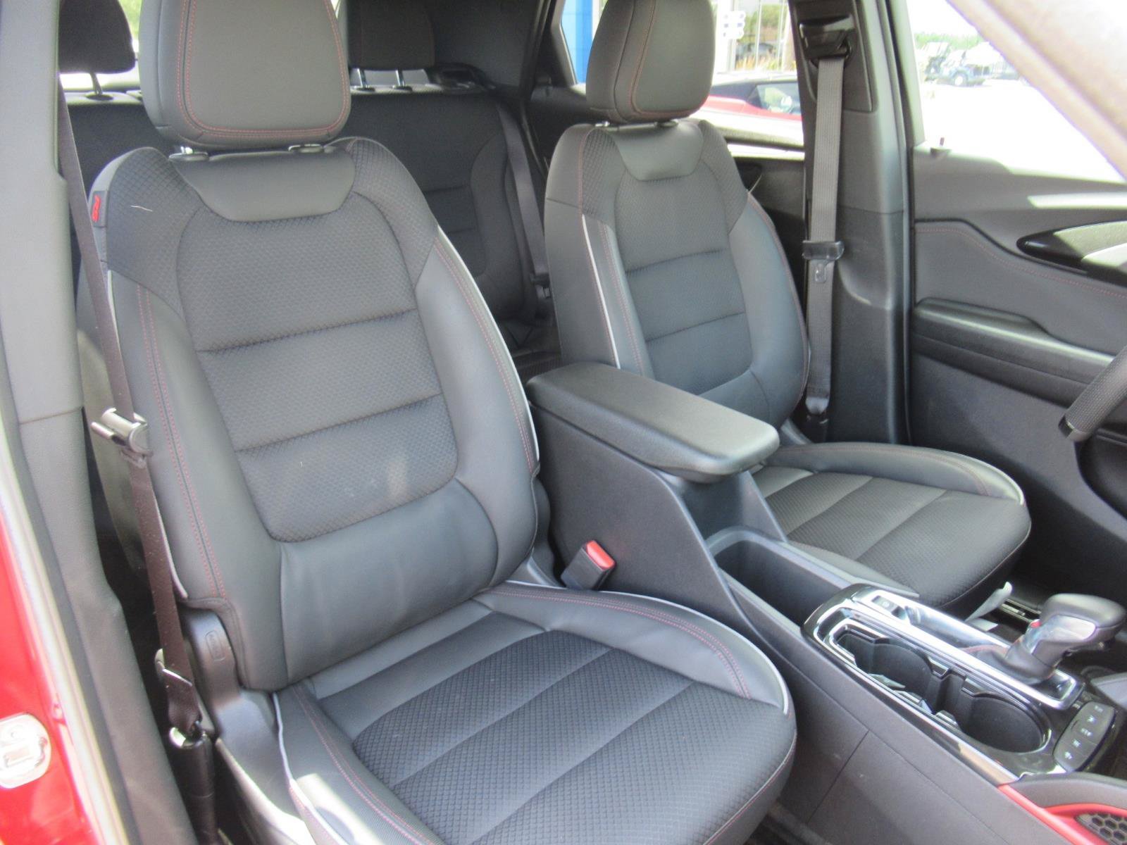 Used 2023 Chevrolet TrailBlazer RS w/ Sun and Liftgate Package FWD image 10