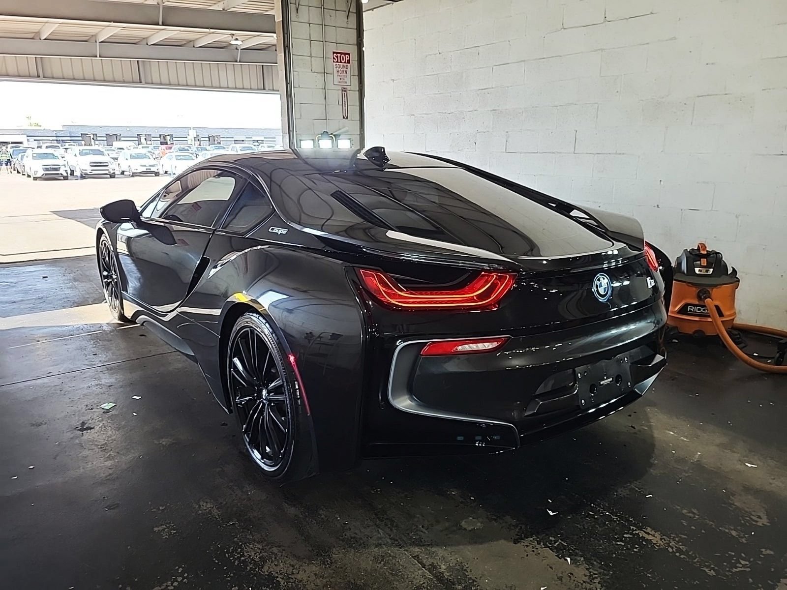 Used 2020 BMW i8 Coupe AWD/4WD image 4